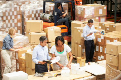Konfekcjonowanie i co-packing w magazynie